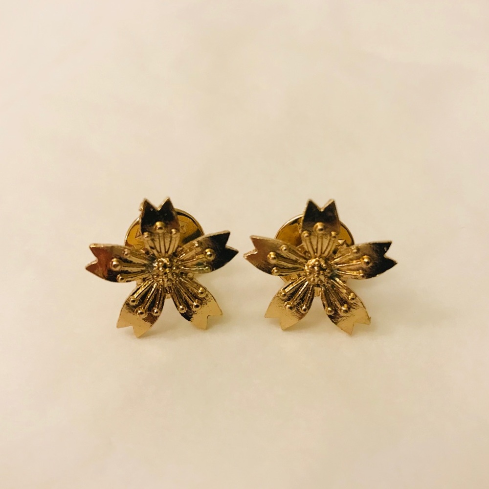 🌼Golden Flower Brooches